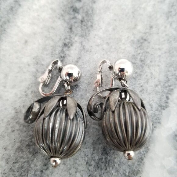 Vintage Funky Silver Tone Dangle Clip On Earrings, Artsy, Estate - Picture 3 of 4